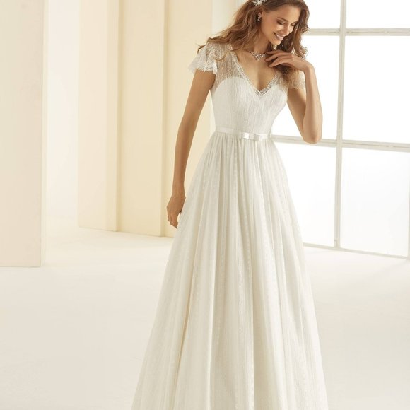 Bianco Evento FR42 Size 8 Cream Bridal/Wedding Gown - Picture 5 of 6